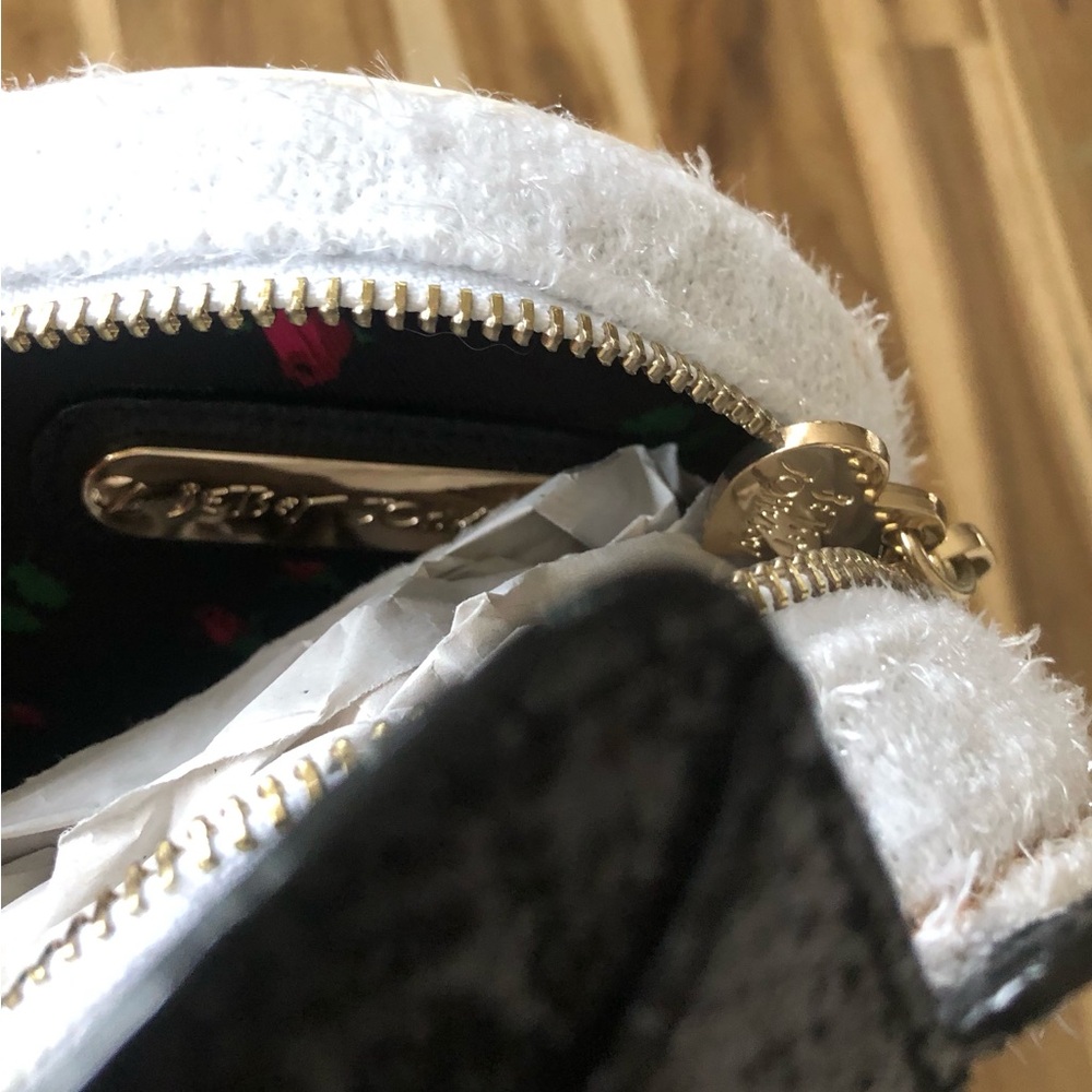 Betsey Johnson snow gal mini crossbody bag New without tag - Picture 10 of 13